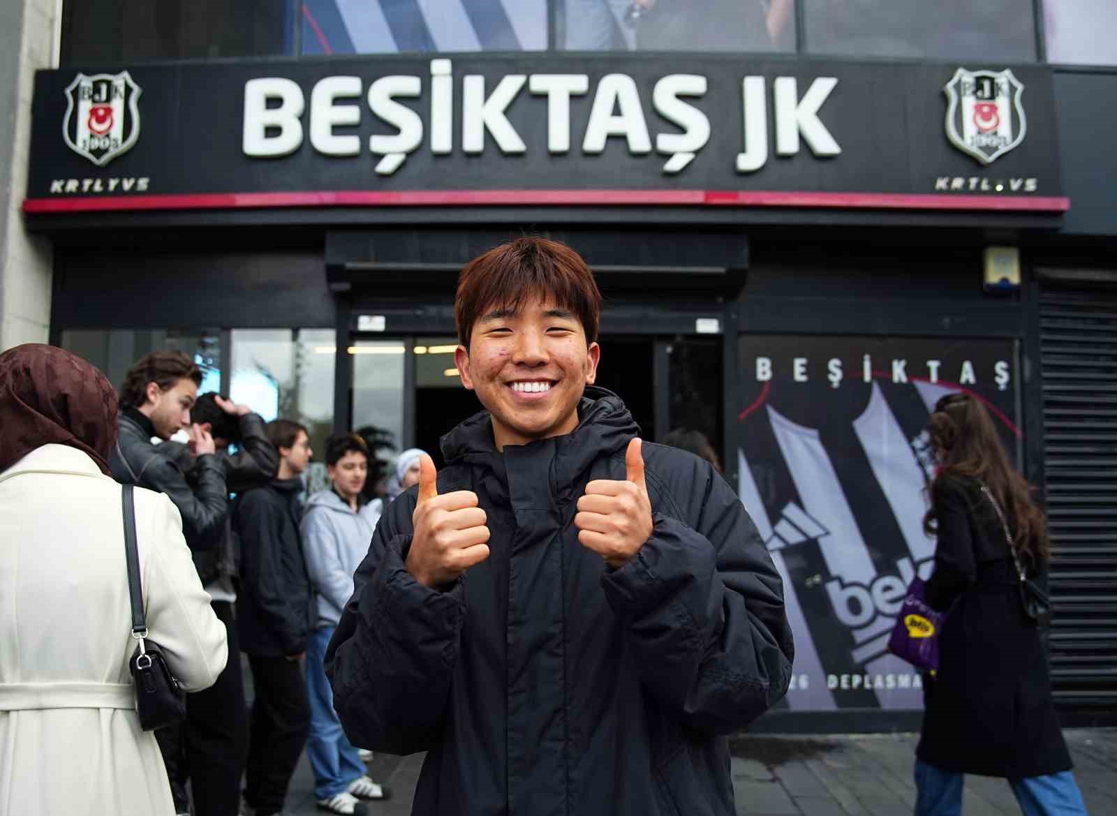 Hyeon-gyu Oh imza gününde taraftarlarla buluştu
