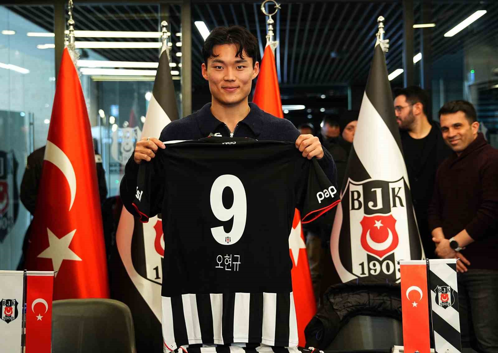 Hyeon-gyu Oh imza gününde taraftarlarla buluştu
