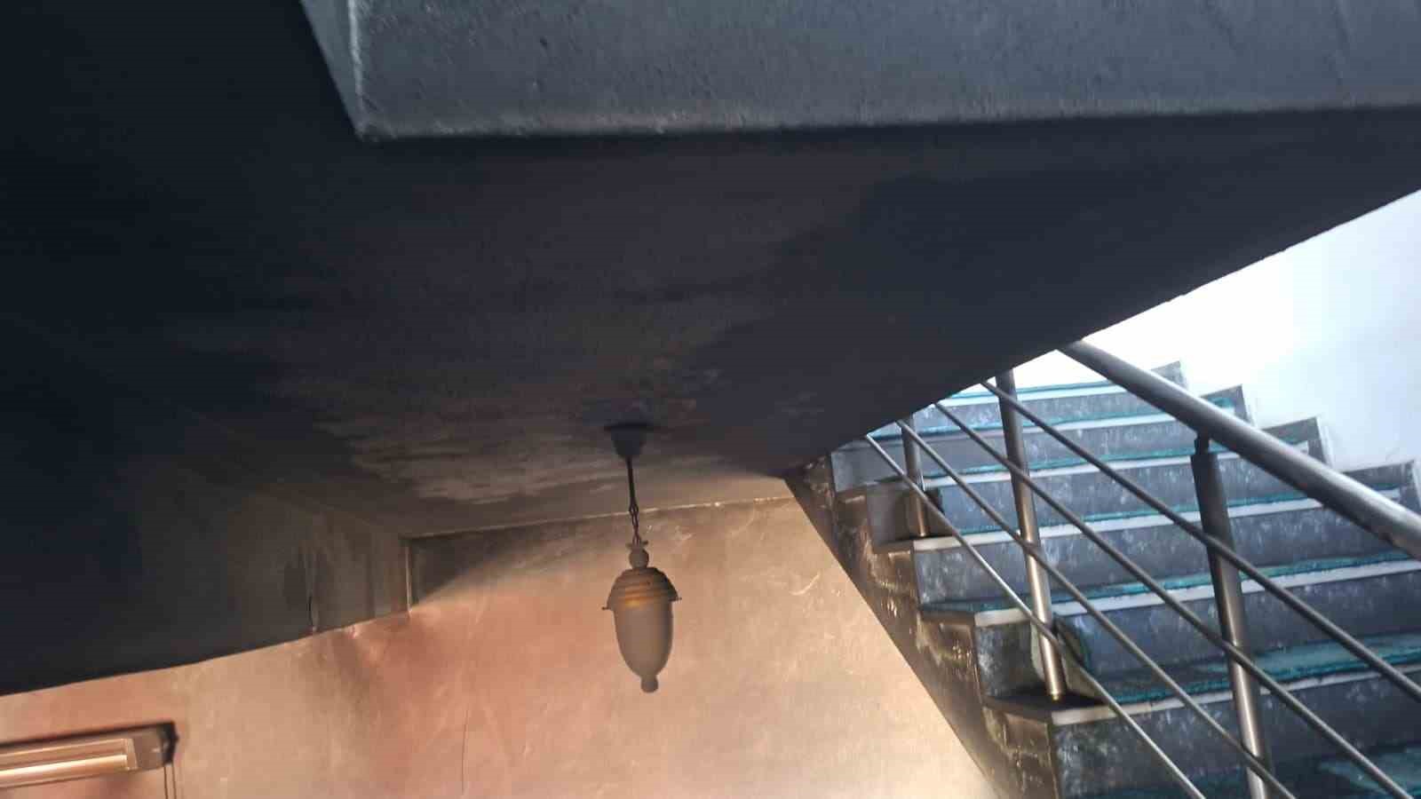 İbadete yeni açılan camide çıkan yangın söndürüldü
