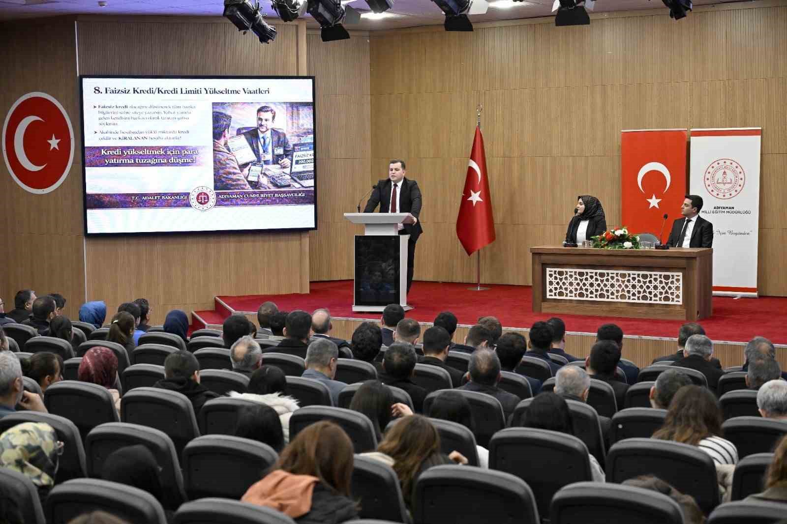 İBAN’ların üçüncü kişilere kullandırılmaması için öğrencilere seminer verildi
İBAN’ların üçüncü kişilere kullandırılmaması için öğrencilere seminer verildi