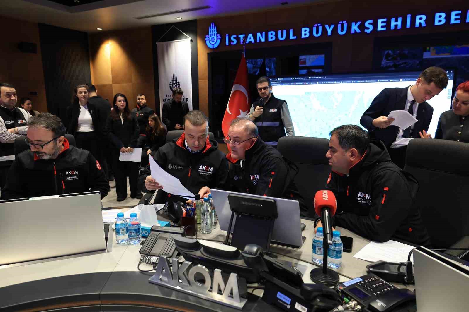 İBB Başkanvekili Aslan son durumu paylaştı: "İstanbul’un her tarafını anlık izliyoruz, 3 bin 492 aracımız sahada"
