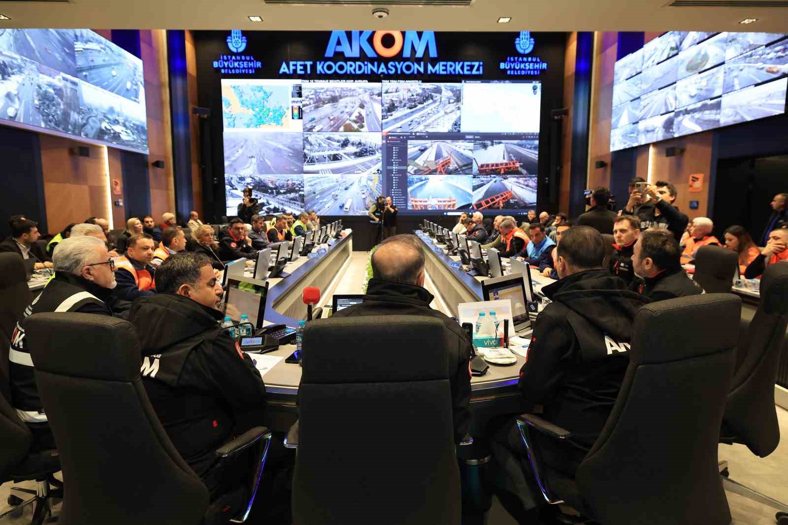 İBB Başkanvekili Aslan son durumu paylaştı: "İstanbul’un her tarafını anlık izliyoruz, 3 bin 492 aracımız sahada"
