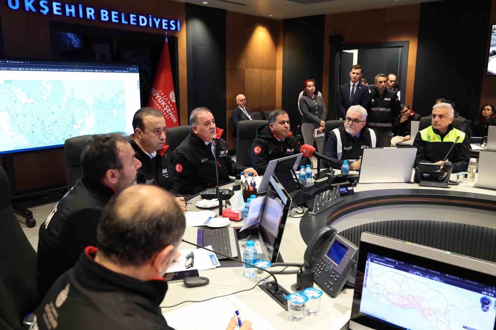 İBB Başkanvekili Aslan son durumu paylaştı: "İstanbul’un her tarafını anlık izliyoruz, 3 bin 492 aracımız sahada"
