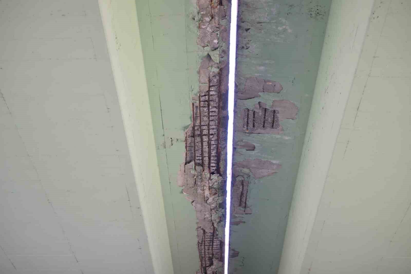 İBB’ye Ait Balıkyolu Köprüsü tehlike saçıyor: Vatandaş isyanda
İBB’ye Ait Balıkyolu Köprüsü tehlike saçıyor: Vatandaş isyanda