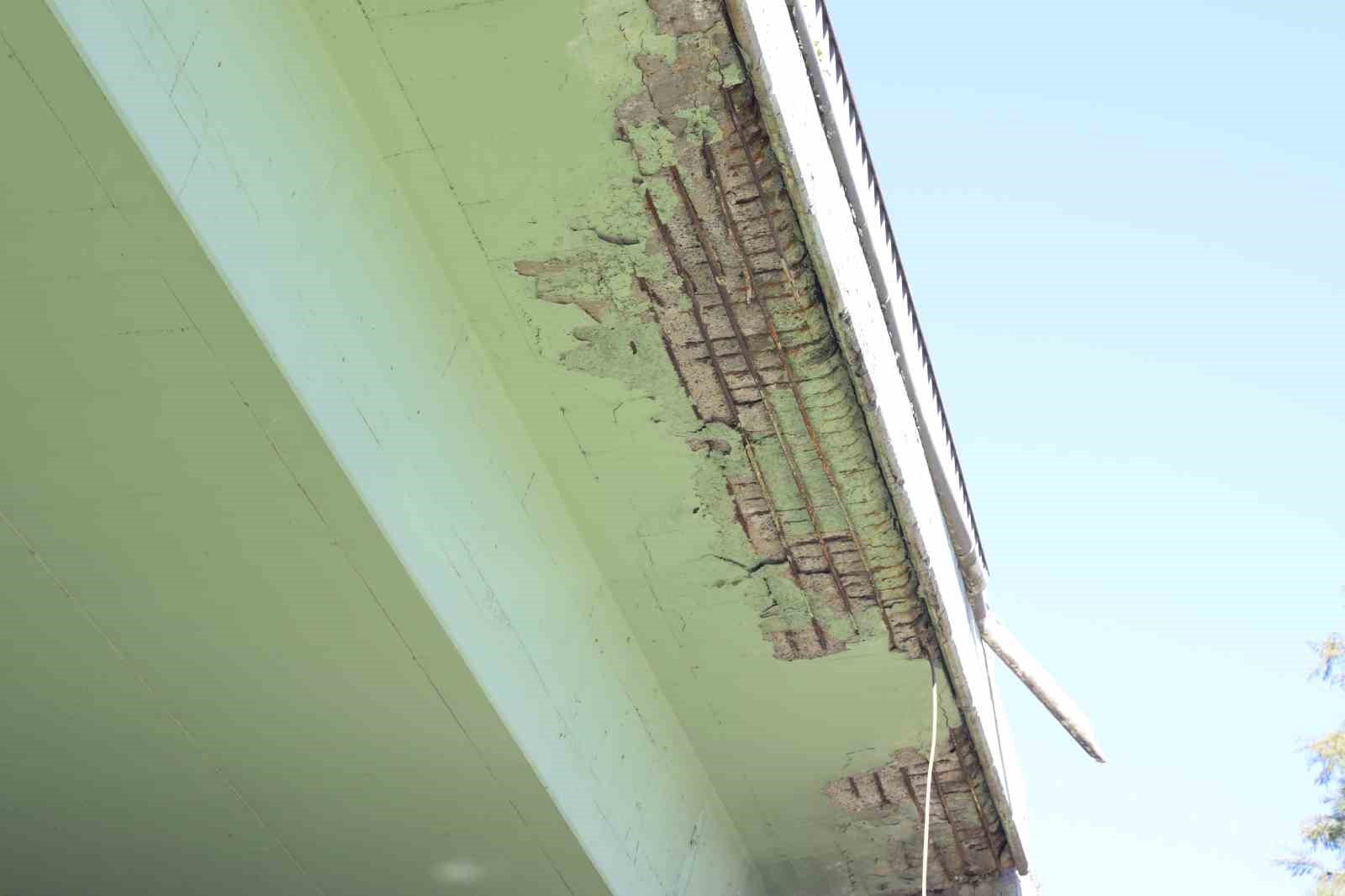 İBB’ye Ait Balıkyolu Köprüsü tehlike saçıyor: Vatandaş isyanda
İBB’ye Ait Balıkyolu Köprüsü tehlike saçıyor: Vatandaş isyanda