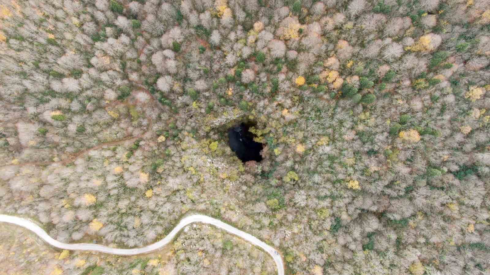 İçerisinde şelale akan Karadeniz’in en derin mağarası görenleri mest ediyor
