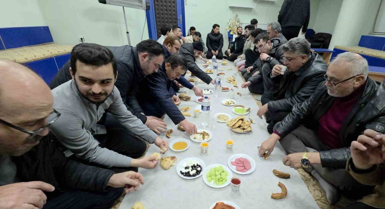 İçişleri Bakan Yardımcısı Ali Çelik, Kütahya’daki sahur programına canlı bağlantıyla katıldı
