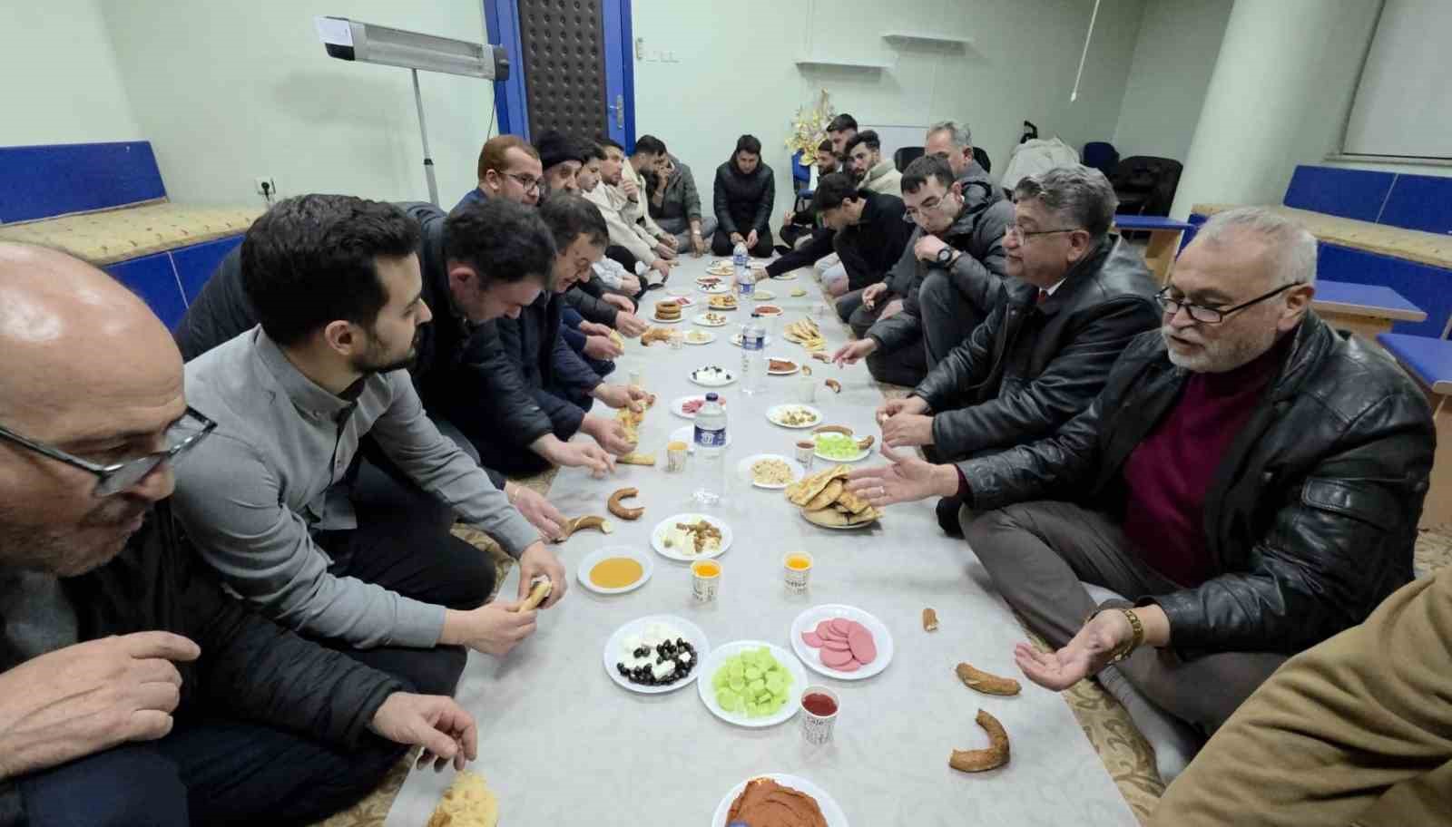 İçişleri Bakan Yardımcısı Ali Çelik, Kütahya’daki sahur programına canlı bağlantıyla katıldı
