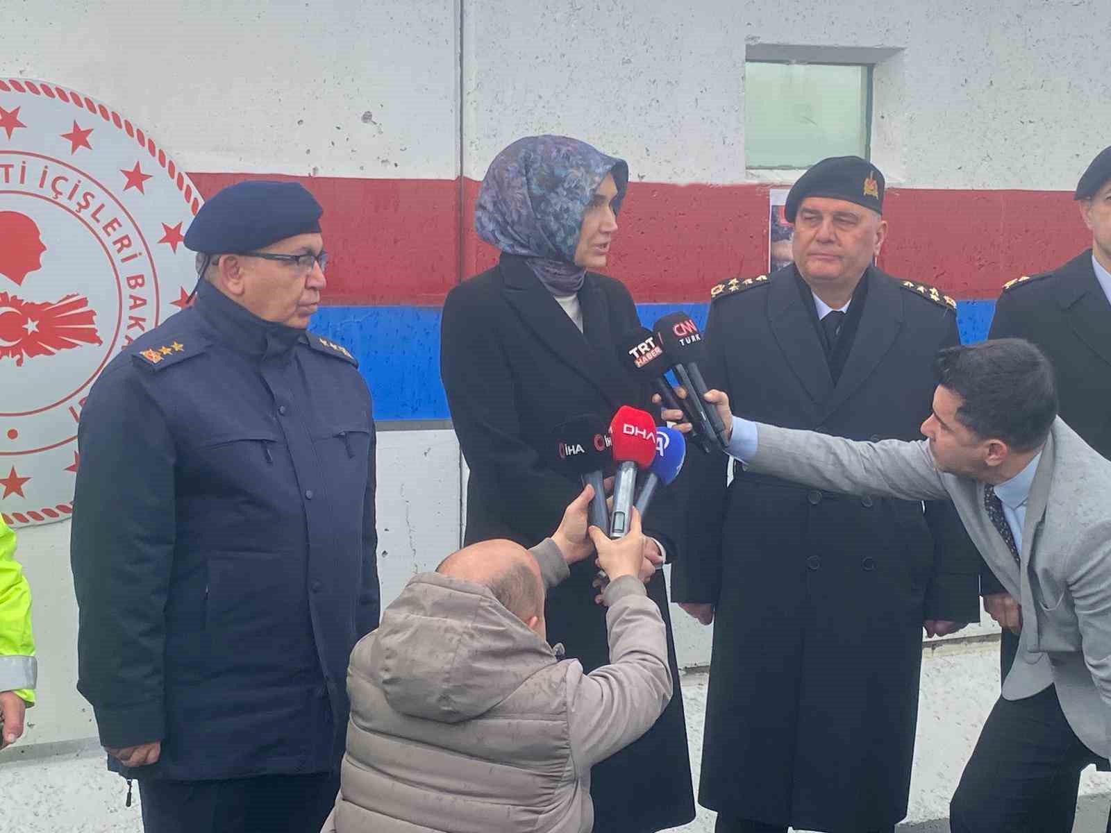 İçişleri Bakan Yardımcısı Yiğitbaşı: "Sahada 313 bin 745 personelimizle büyük bir özveriyle çalışıyoruz"
İçişleri Bakan Yardımcısı Yiğitbaşı: "Sahada 313 bin 745 personelimizle büyük bir özveriyle çalışıyoruz"