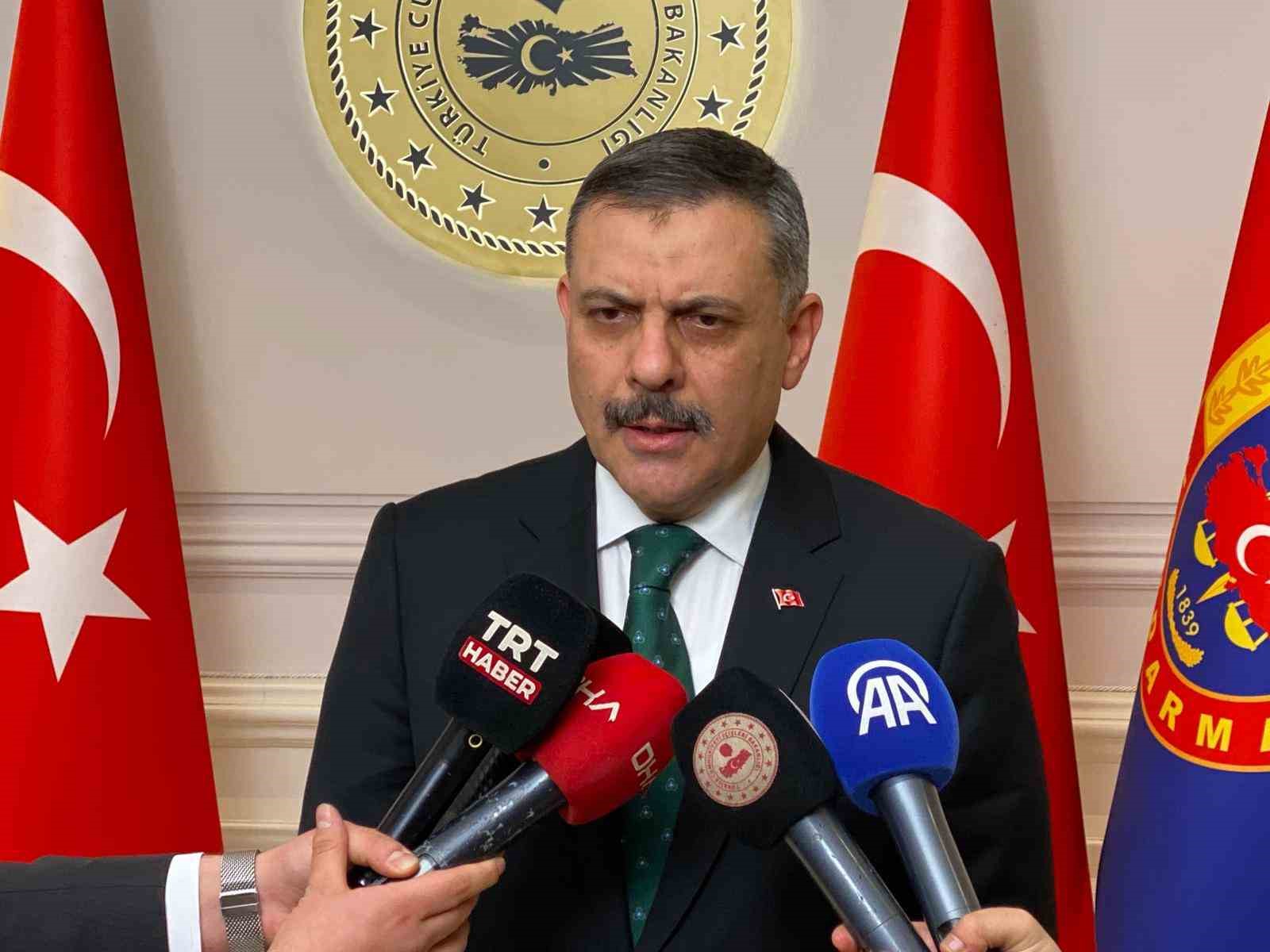 İçişleri Bakanı Çiftçi’den araç içi multimedya sistemleriyle ilgili açıklama: "Orijinalinde olmayan ilaveler yapılması durumunda 21 bin lira ceza öngörülüyor"
