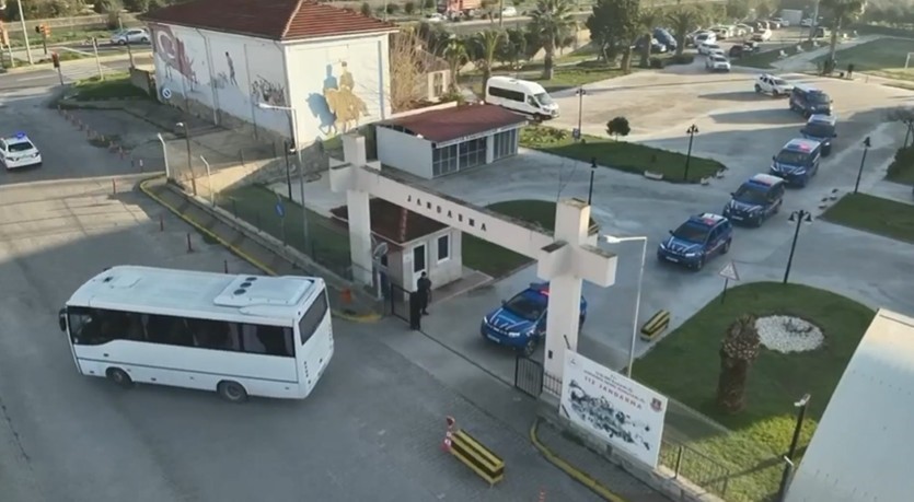 İçişleri Bakanlığı: "Düzenlenen operasyonlarda 394 milyon lira hesap hareketi bulunan 65 şüpheli yakalandı"
