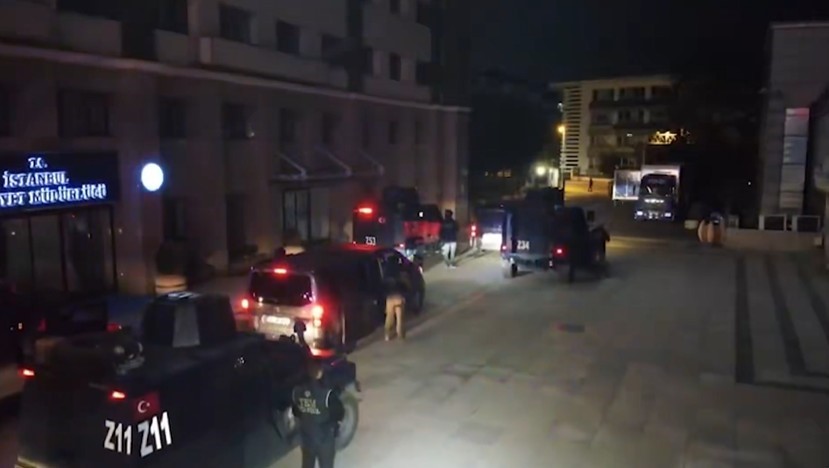 İçişleri Bakanlığı: "FETÖ terör örgütüne yönelik tarafından düzenlenen operasyonlarımızda; 298 şüpheli yakalandı"
İçişleri Bakanlığı: "FETÖ terör örgütüne yönelik tarafından düzenlenen operasyonlarımızda; 298 şüpheli yakalandı"