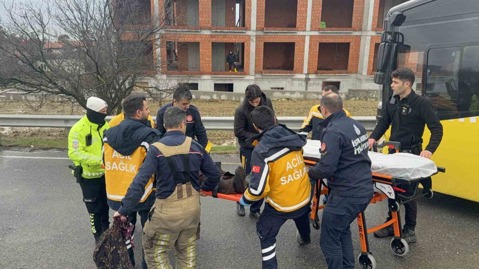 İETT otobüsü bariyere çarparak yoldan çıktı: 5 yaralı
