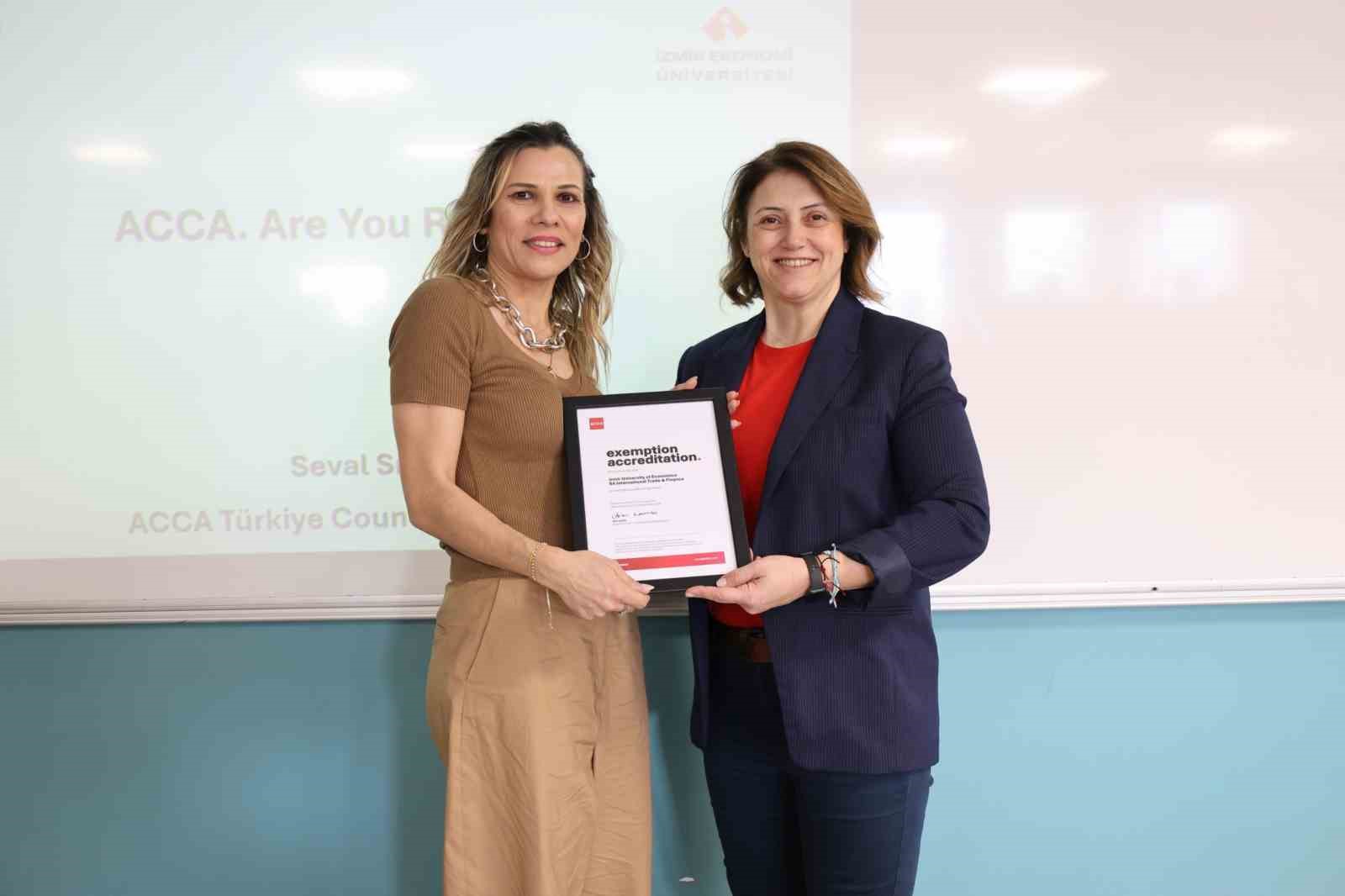 İEÜ İşletme Fakültesi’nden sınırları aşan başarı
