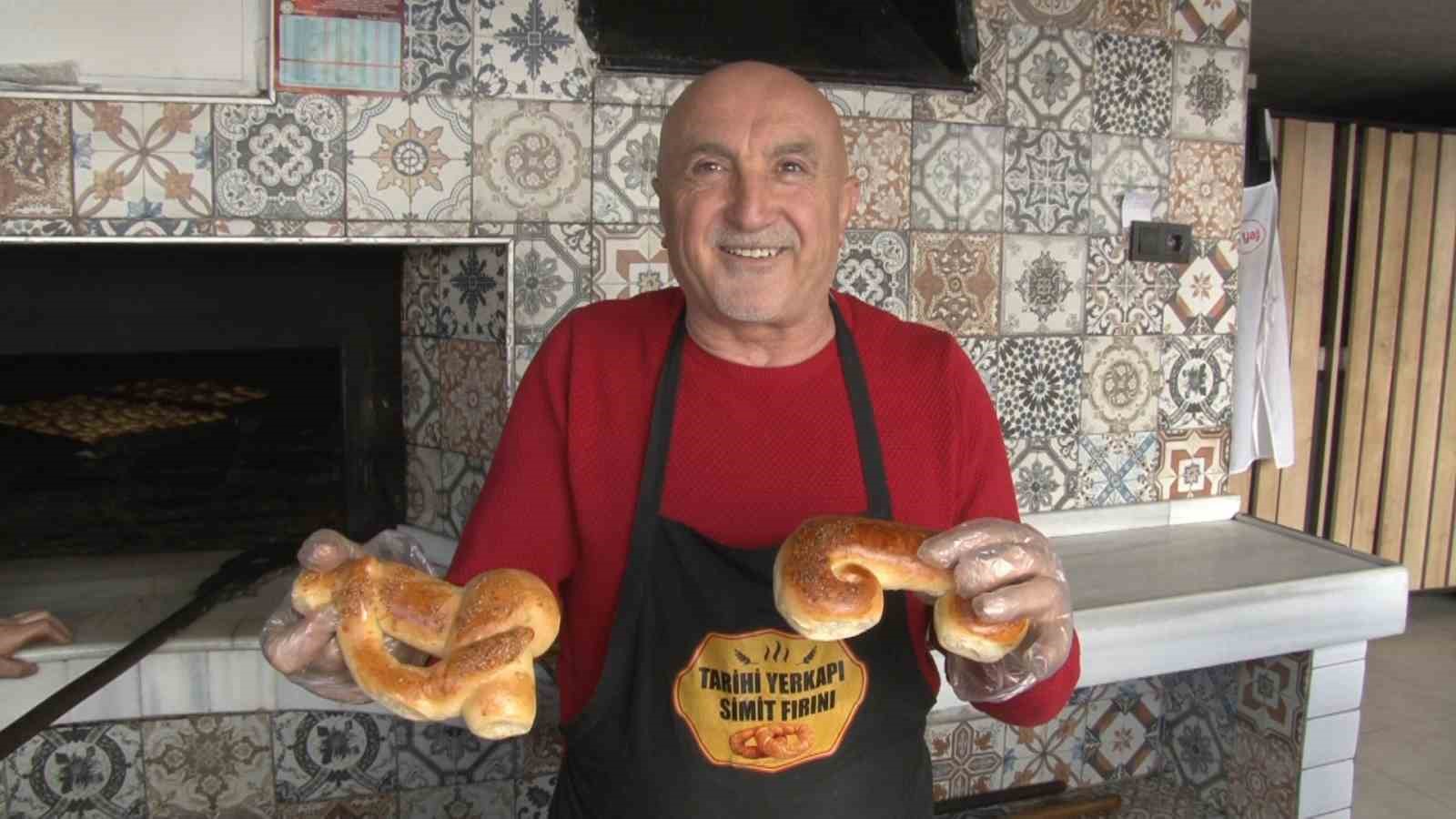 İftariyelik tabanca, kama, kılıç ve testiler çocukların gözdesi oldu
İftariyelik tabanca, kama, kılıç ve testiler çocukların gözdesi oldu