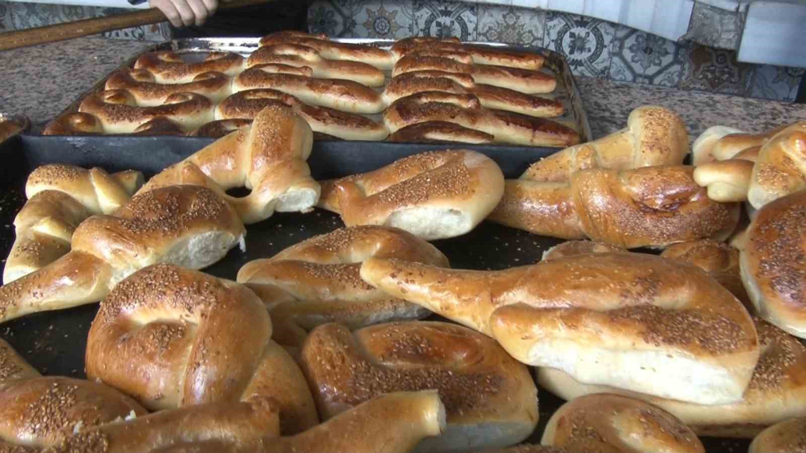 İftariyelik tabanca, kama, kılıç ve testiler çocukların gözdesi oldu
İftariyelik tabanca, kama, kılıç ve testiler çocukların gözdesi oldu