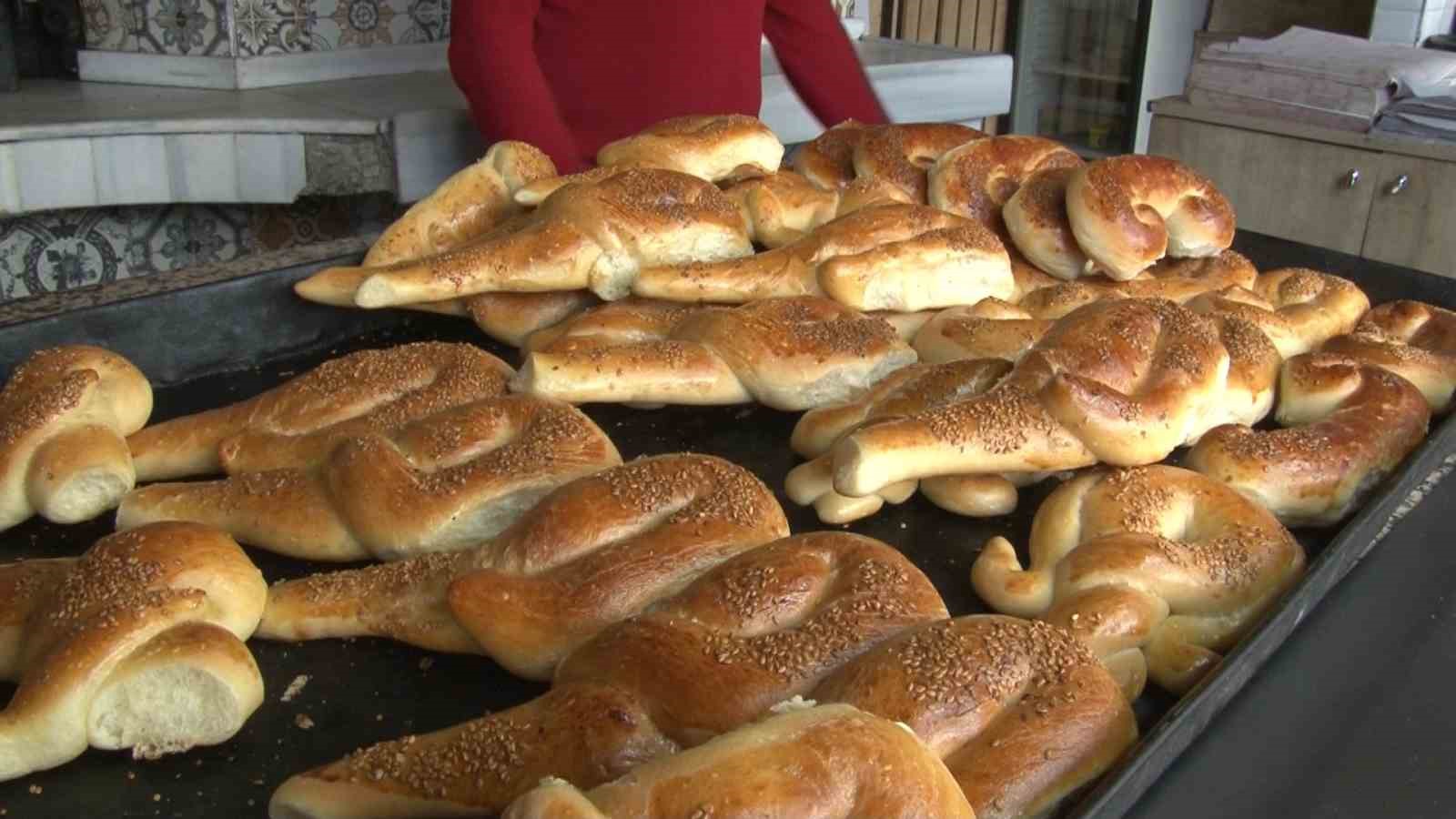 İftariyelik tabanca, kama, kılıç ve testiler çocukların gözdesi oldu
İftariyelik tabanca, kama, kılıç ve testiler çocukların gözdesi oldu