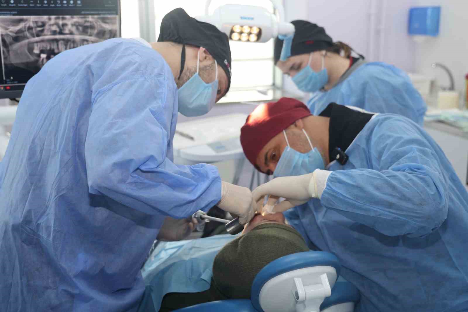 Iğdır Üniversitesi’nde bir ilk: Ağız ve Diş Sağlığı Hastanesi’nde implant tedavisi başladı
Iğdır Üniversitesi’nde bir ilk: Ağız ve Diş Sağlığı Hastanesi’nde implant tedavisi başladı