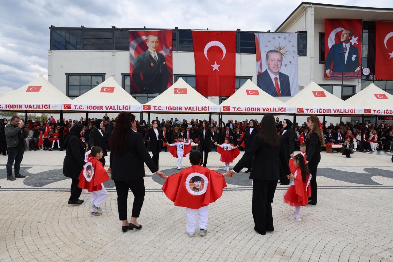 Iğdır’da 23 Nisan coşkusu: Özel bireylerden duygulandıran gösteri
