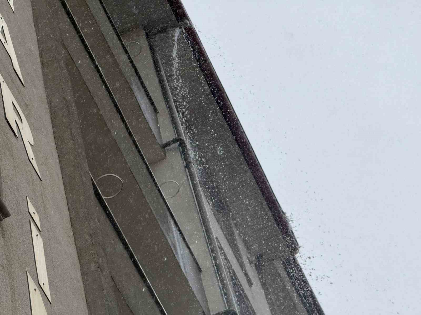 Iğdır’da 5 dakikalık sağanak hayatı felç etti
