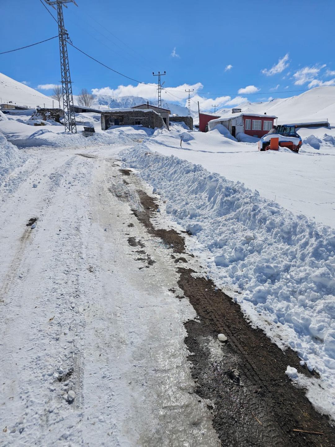 Iğdır’da ahır çöktü: Hayvanların önceden çıkarılması facianın önüne geçti

