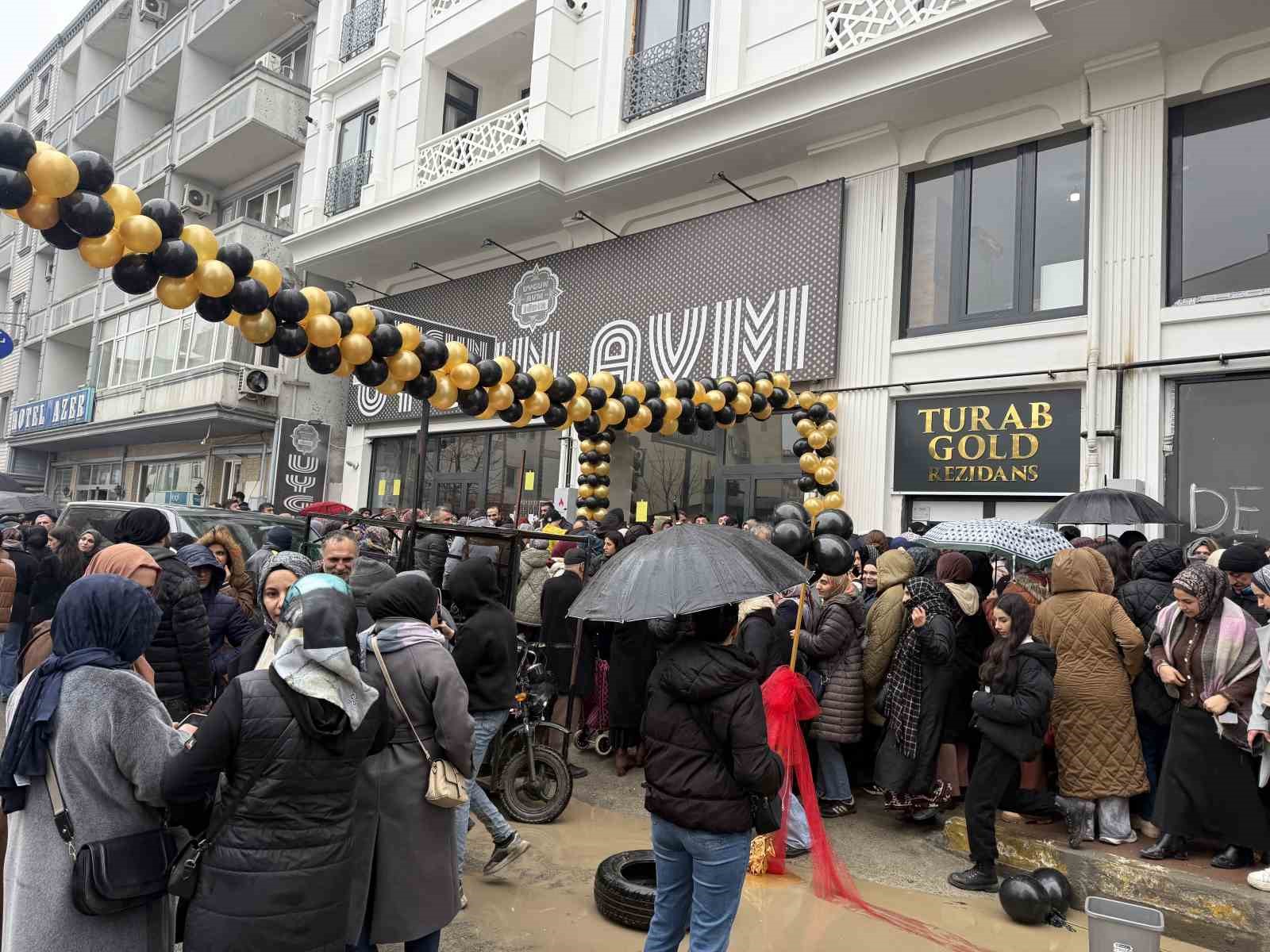 Iğdır’da AVM açılışı izdiham endişesiyle iptal edildi
