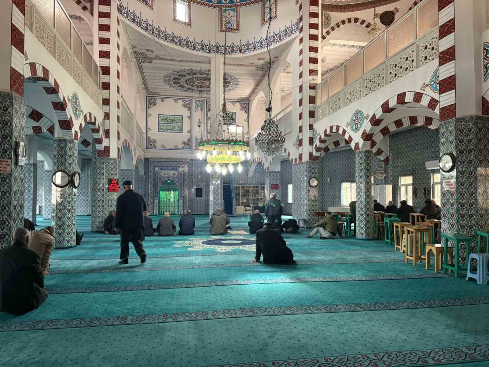 Iğdır’da Caferi camilerinde Hamaney ve hayatını kaybedenler için dualar okundu
Iğdır’da Caferi camilerinde Hamaney ve hayatını kaybedenler için dualar okundu