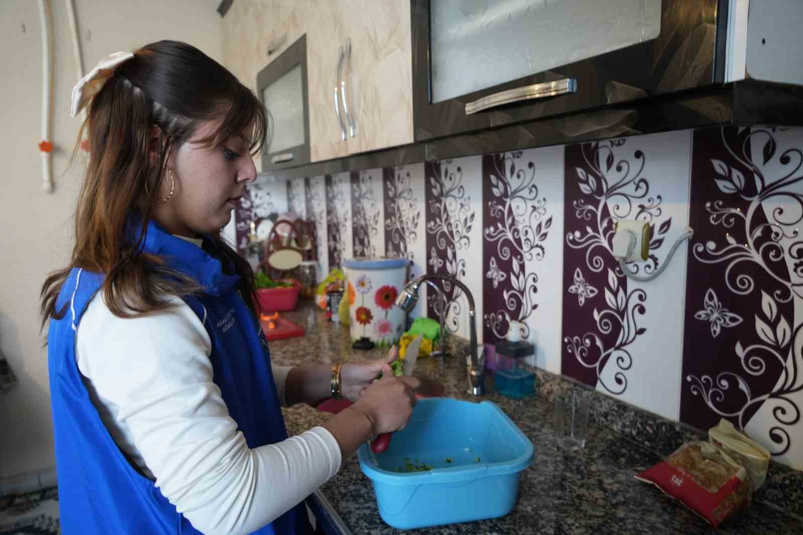 Iğdır’da gönüllüler Ramazan’da yetim ailelerle gönül sofrası kuruyor
