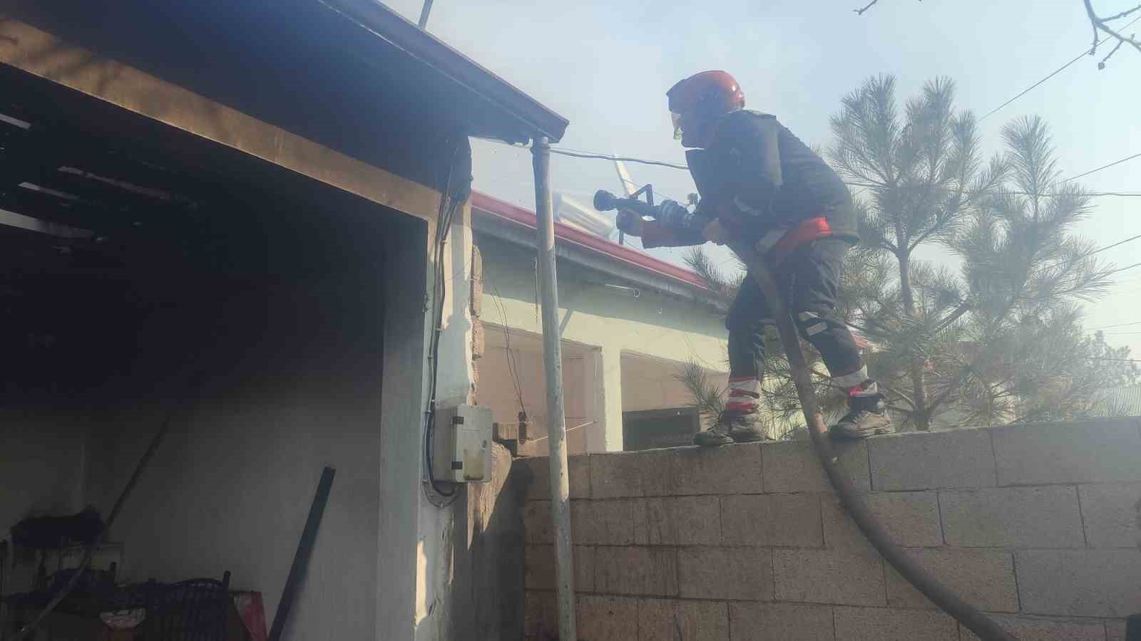 Iğdır’da iki ayrı yangın korkuttu
