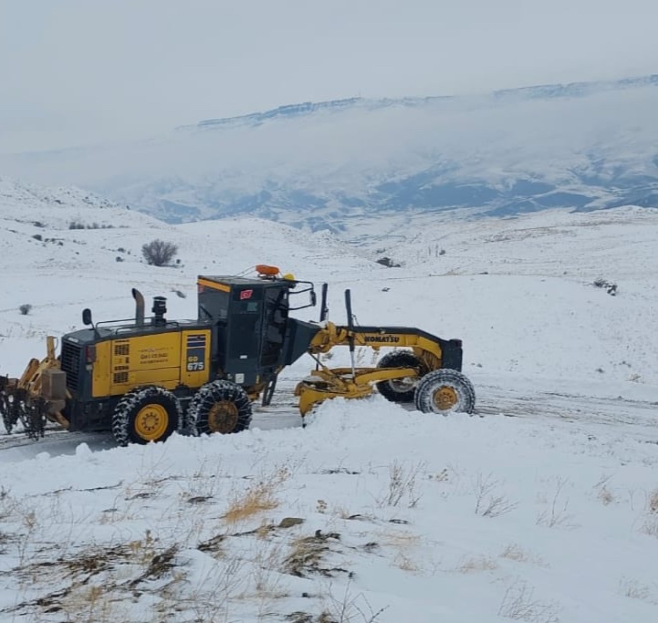 Iğdır’da kapalı köy yollarında çalışmalar sürüyor
