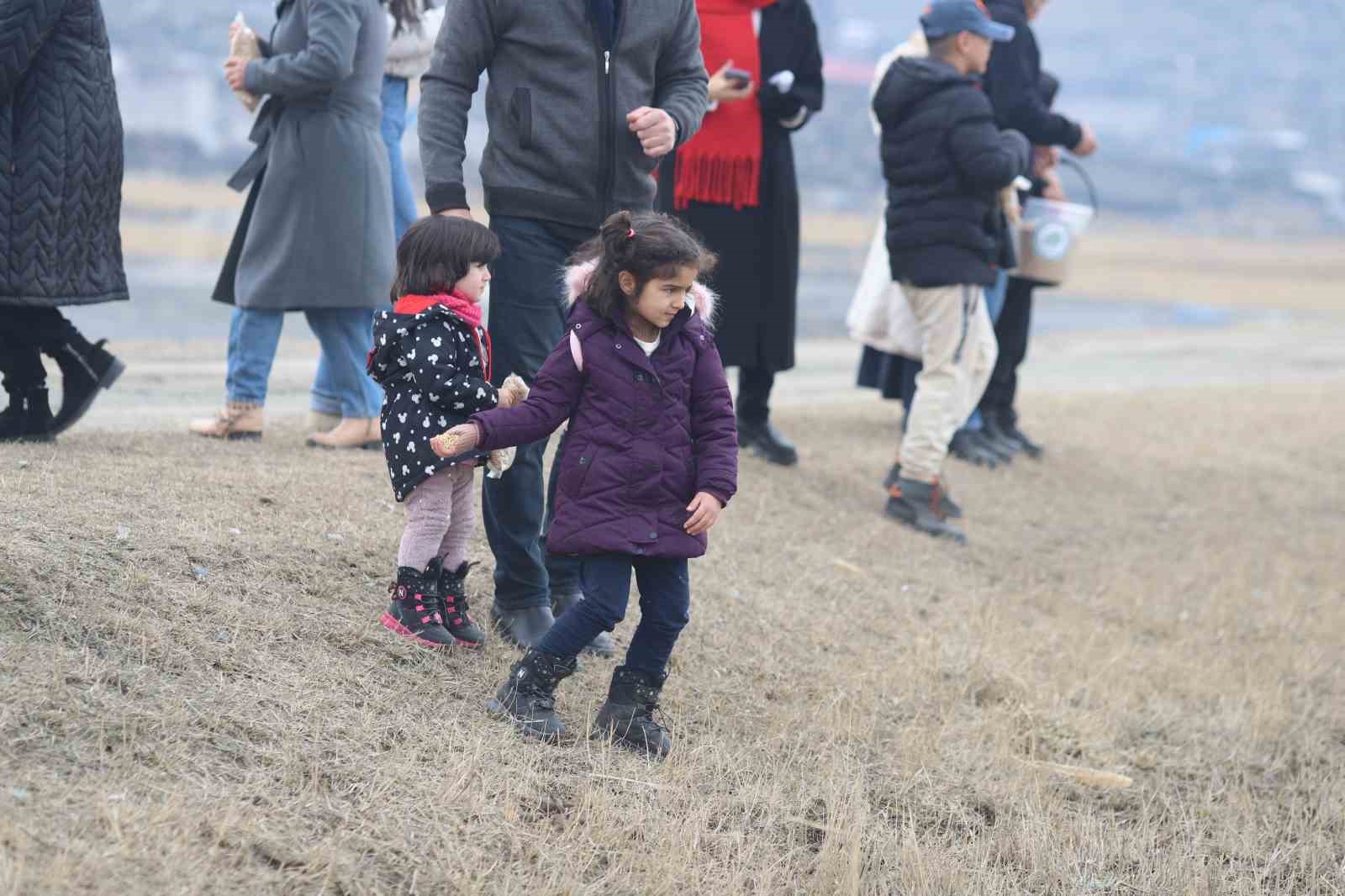 Iğdır’da kuşlar için yemleme ve gözlem etkinliği
