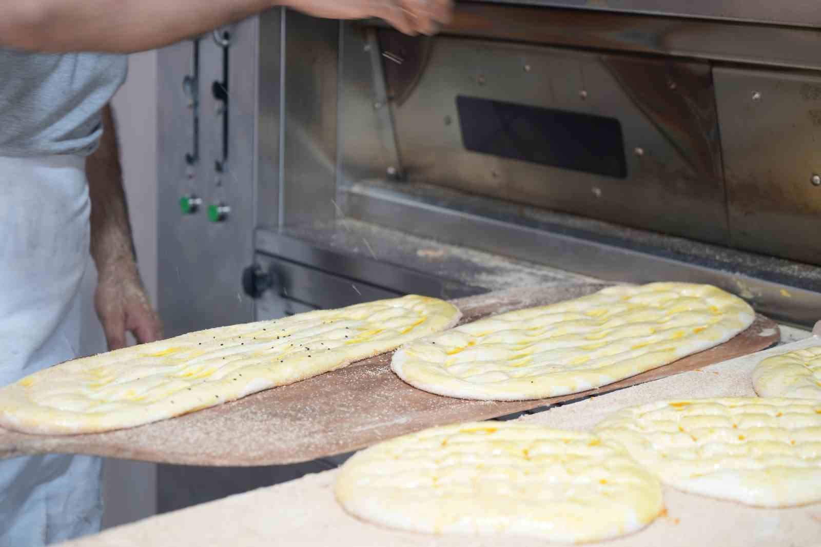 Iğdır’da ramazan pidesi kuyruğu
