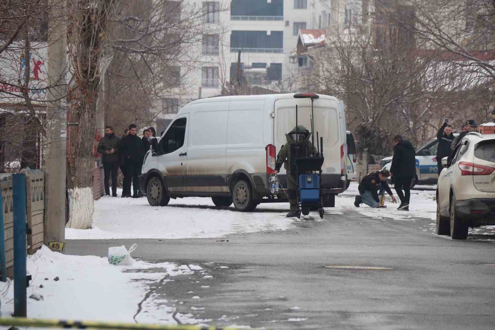 Iğdır’da şüpheli çanta korkuttu, içinden çocuk kıyafetleri çıktı
