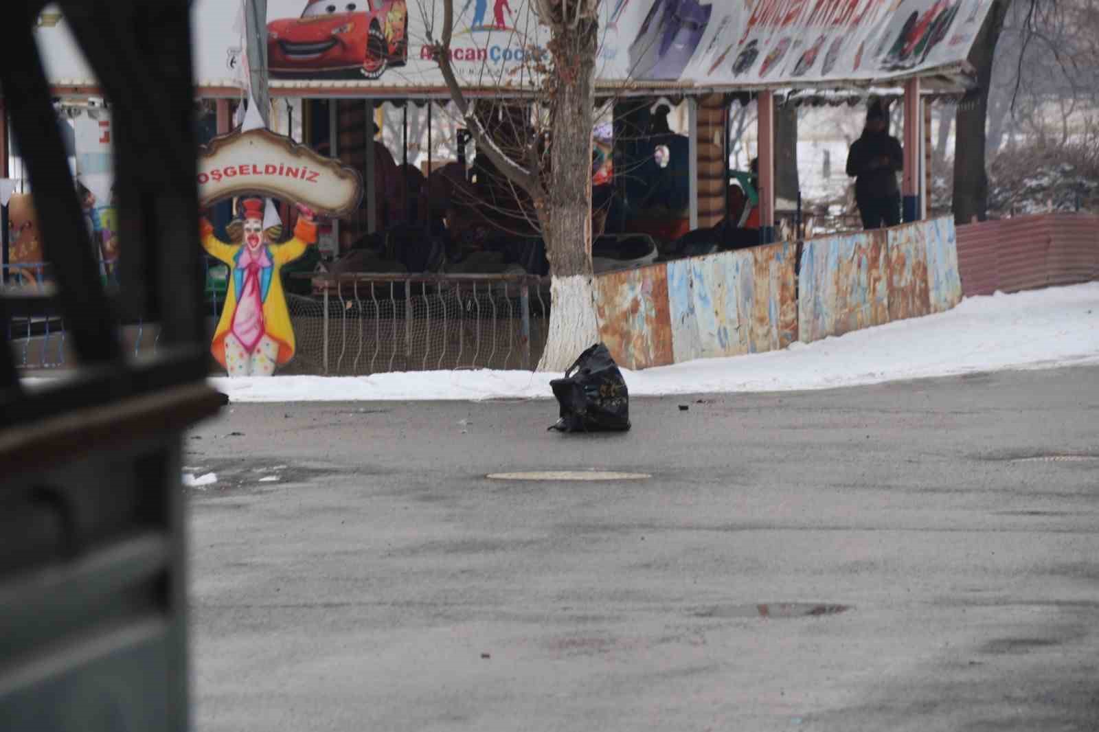 Iğdır’da şüpheli çanta korkuttu, içinden çocuk kıyafetleri çıktı
