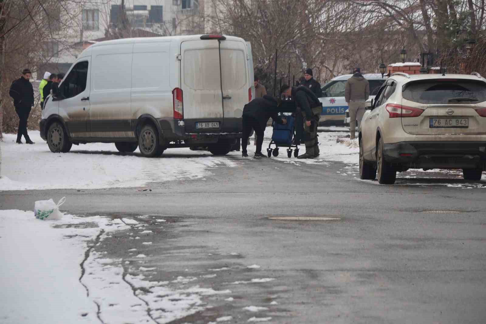 Iğdır’da şüpheli çanta korkuttu, içinden çocuk kıyafetleri çıktı
