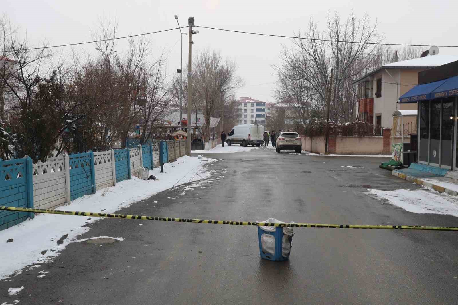 Iğdır’da şüpheli çanta korkuttu, içinden çocuk kıyafetleri çıktı
