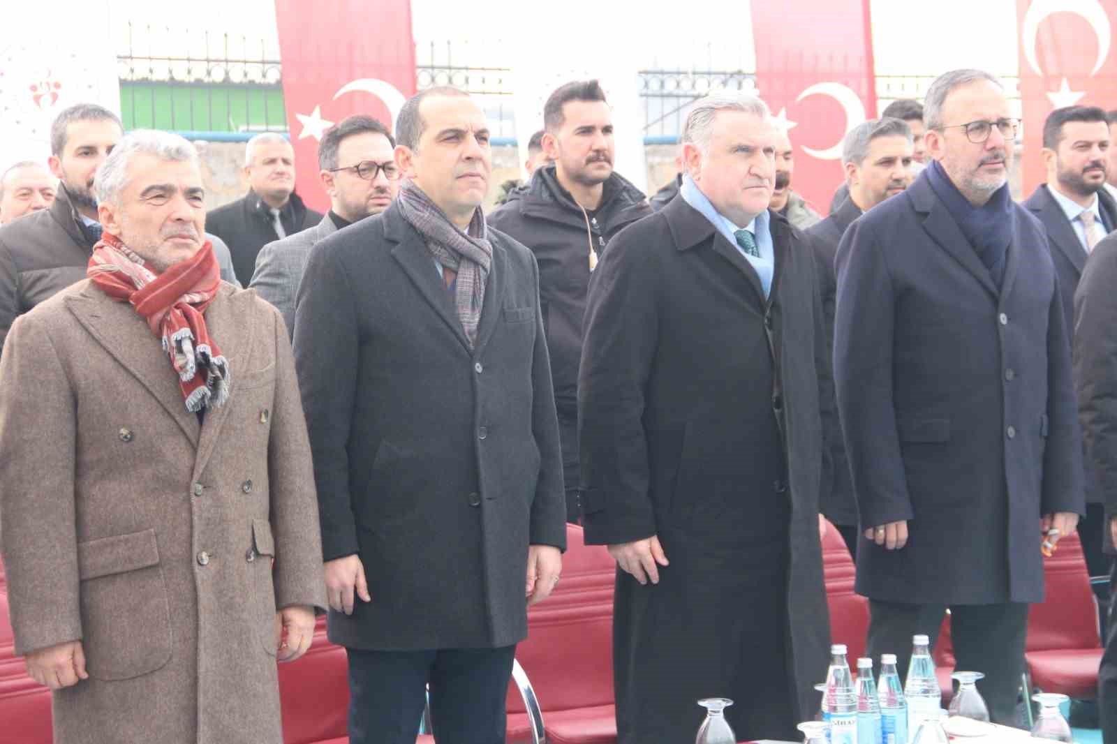 Iğdır’ın yeni stadyumunun açılışını Bakan Osman Aşkın Bak gerçekleştirdi
Iğdır’ın yeni stadyumunun açılışını Bakan Osman Aşkın Bak gerçekleştirdi