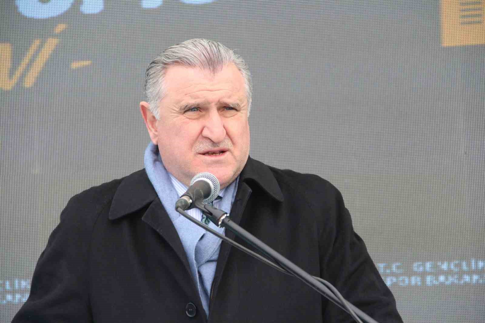 Iğdır’ın yeni stadyumunun açılışını Bakan Osman Aşkın Bak gerçekleştirdi
Iğdır’ın yeni stadyumunun açılışını Bakan Osman Aşkın Bak gerçekleştirdi