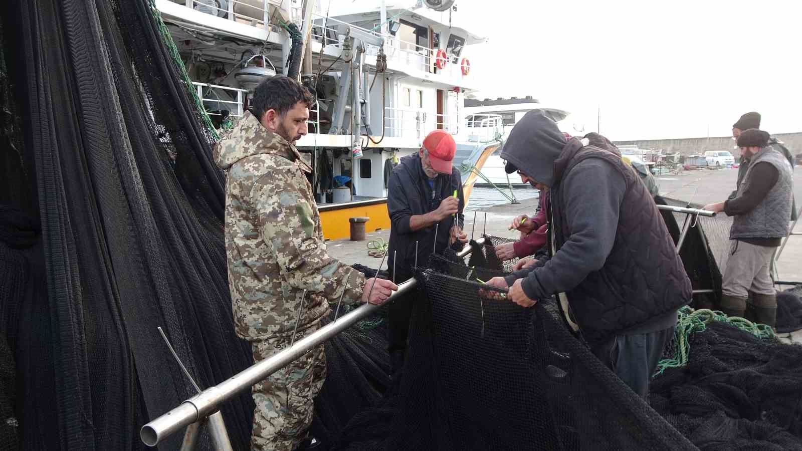 İğneada ve Gürcistan açıklarındaki hamsi avı beklentileri karşılamayınca balıkçılar erken paydos etti
