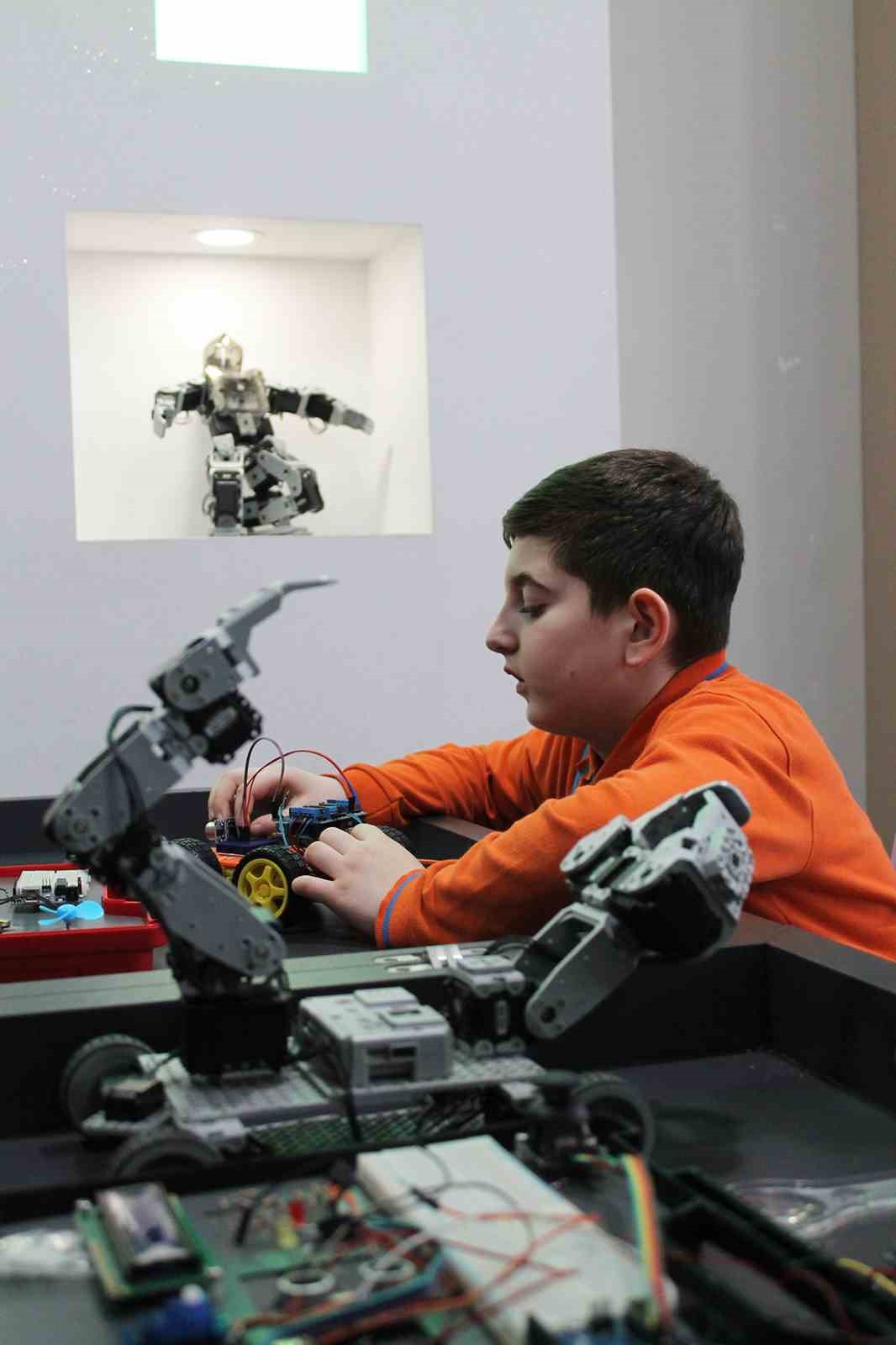 İhlas Koleji öğrencileri TÜBİTAK bölge finallerinde: 19 bin proje arasından çifte başarı
