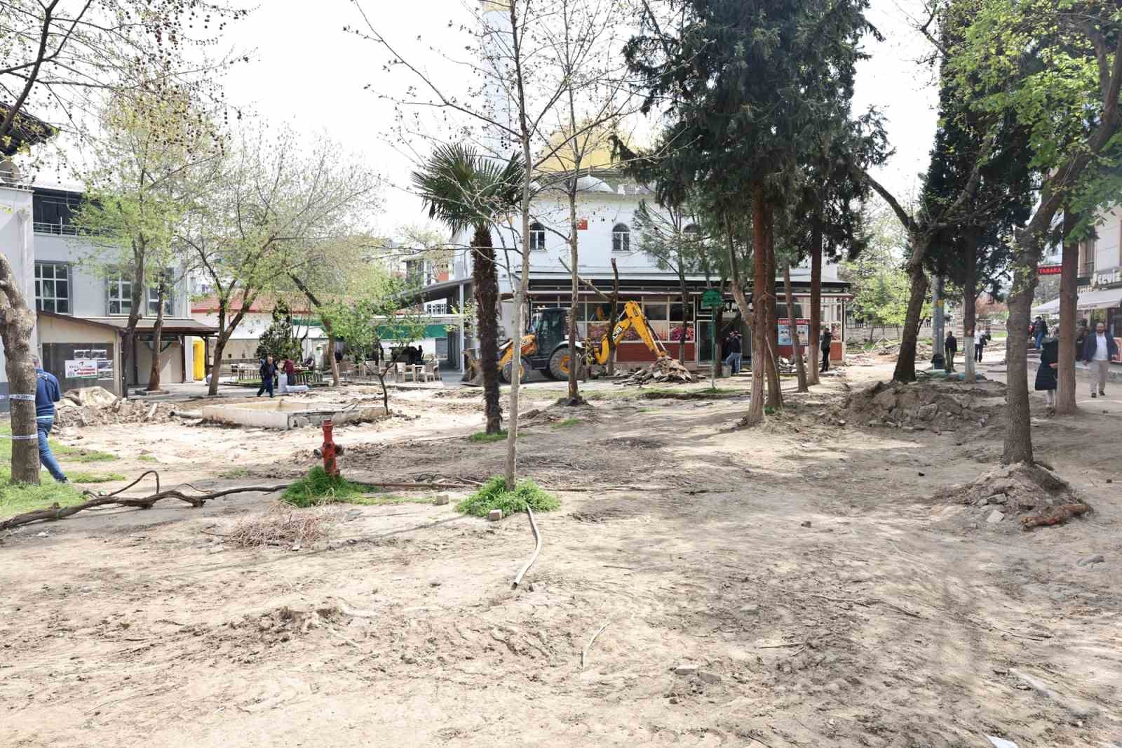 İhsaniye eski köy meydanı modern bir görünüme kavuşuyor
