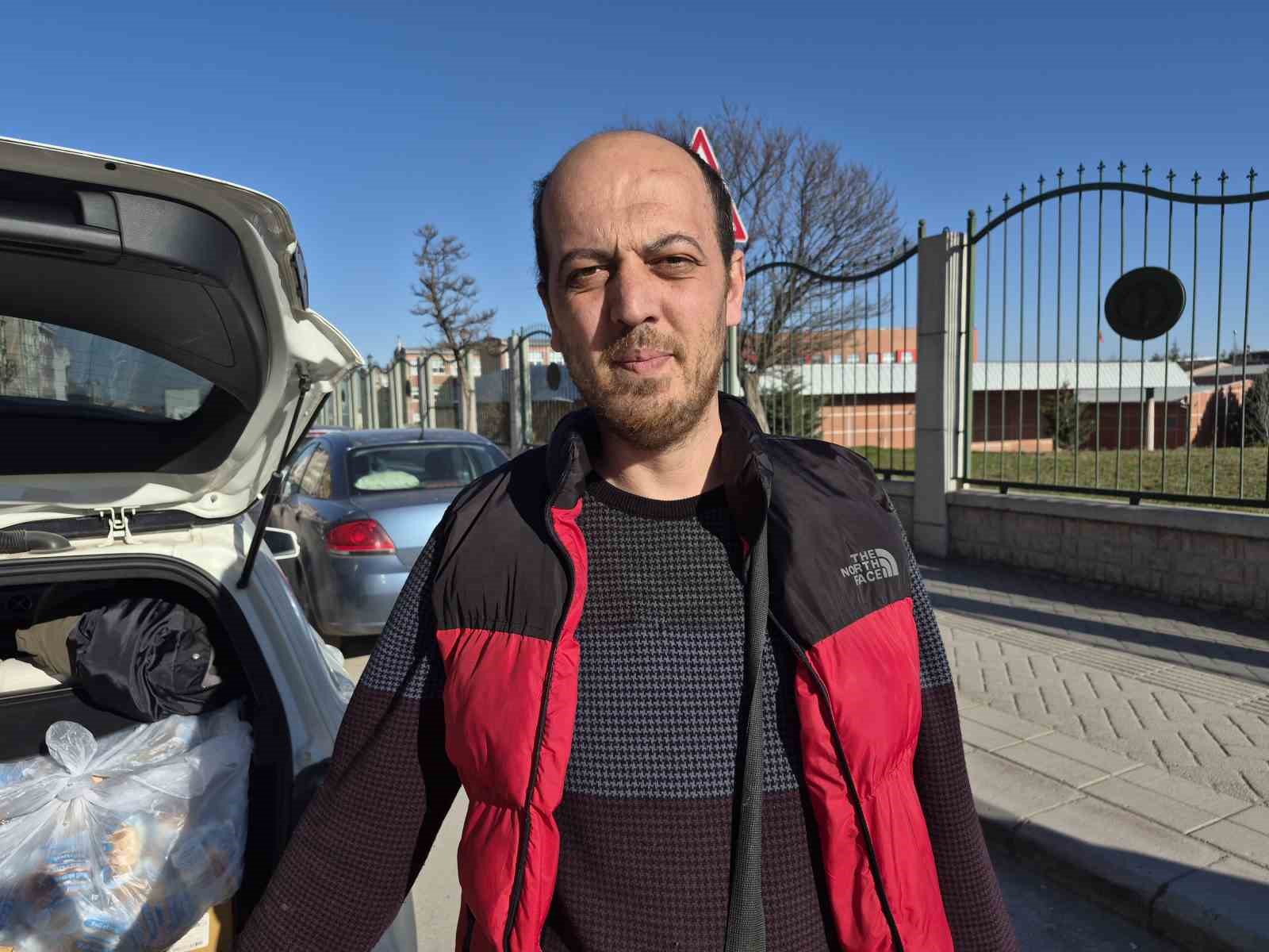 İhtiyaç sahibi vatandaşlar hayırseverlerin katkısıyla iftar yapıyor
İhtiyaç sahibi vatandaşlar hayırseverlerin katkısıyla iftar yapıyor