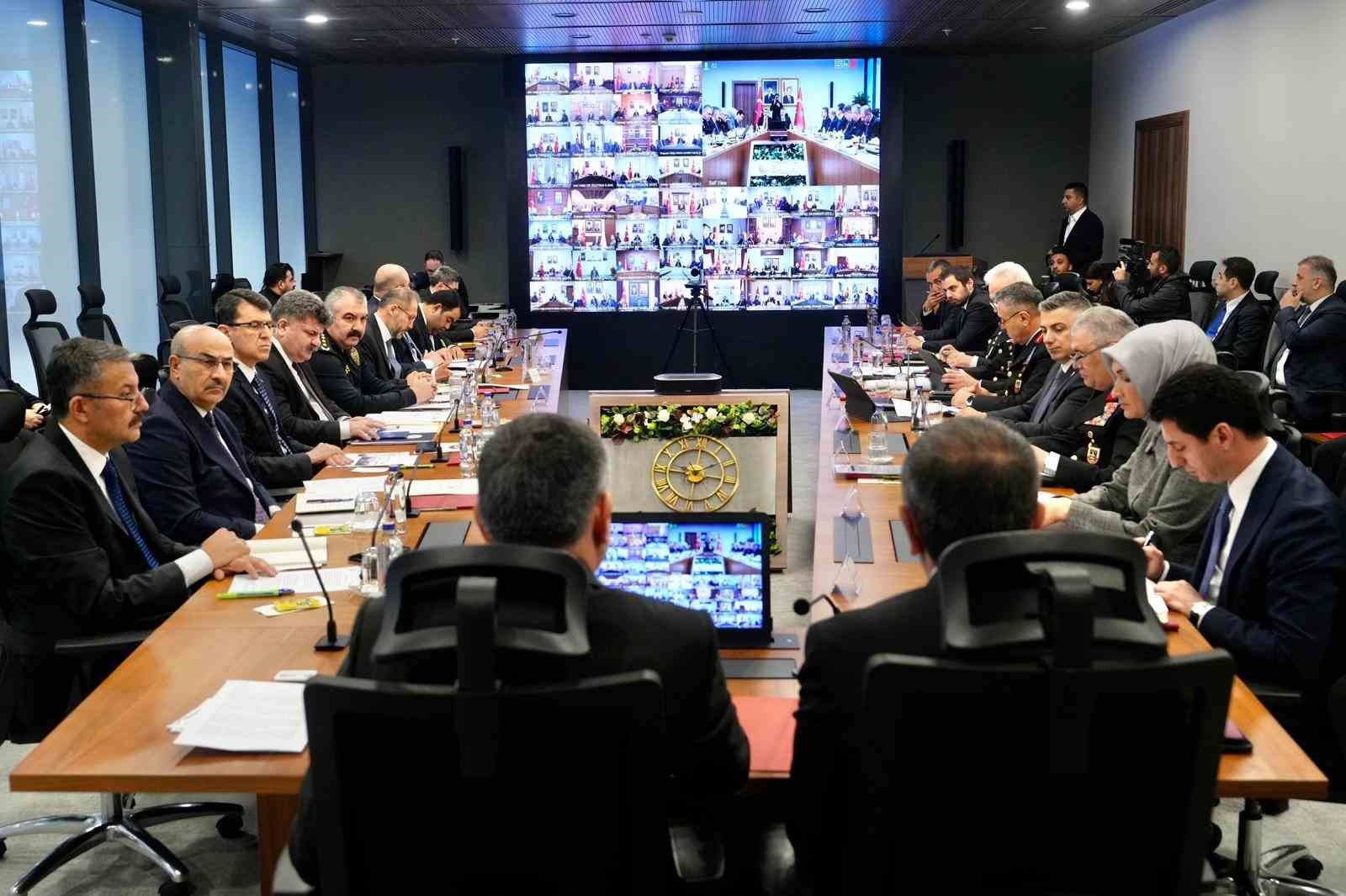 İki bakandan 81 il valisi ve il milli eğitim müdürü ile toplantı
