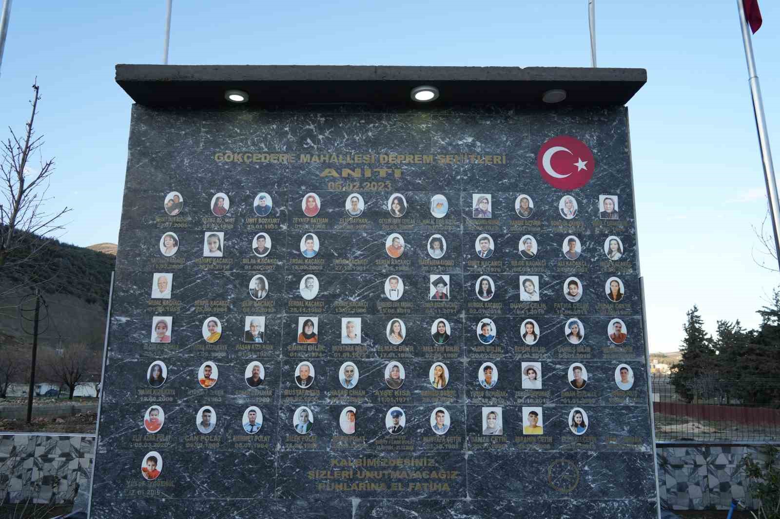 İki çocuğunu kaybeden muhtar köyüne deprem anıtı yaptırdı
