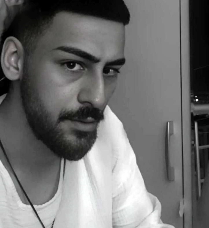 İki evladı vahşice öldürülen anne, bayram öncesi evlatlarının kabrini ziyaret etti
