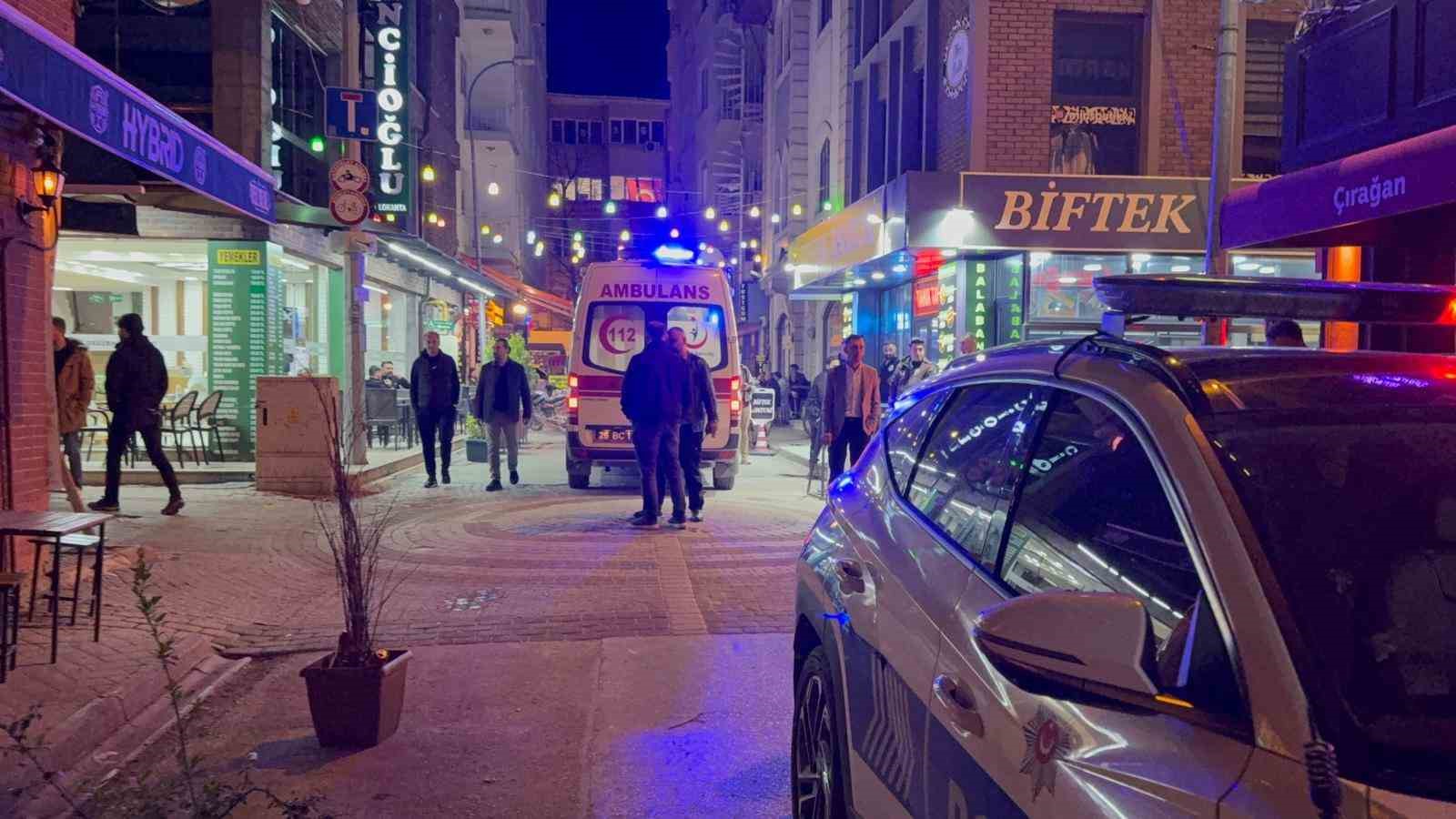 İki grup arasındaki kavgada 1 kişi bıçaklandı, 4 kişi darp edildi
