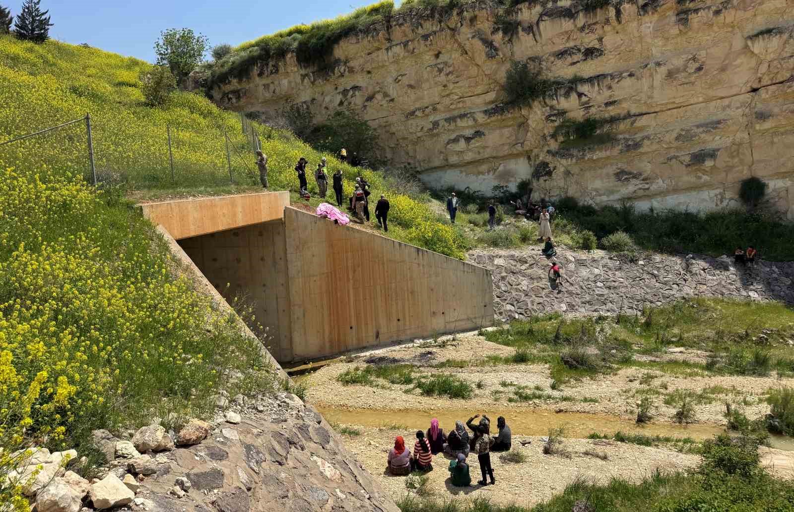 İki gündür kayıp olan çocuk menfezde ölü bulundu
