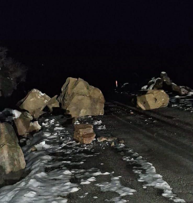 İki köye ulaşım sağlayan yol kapandı
