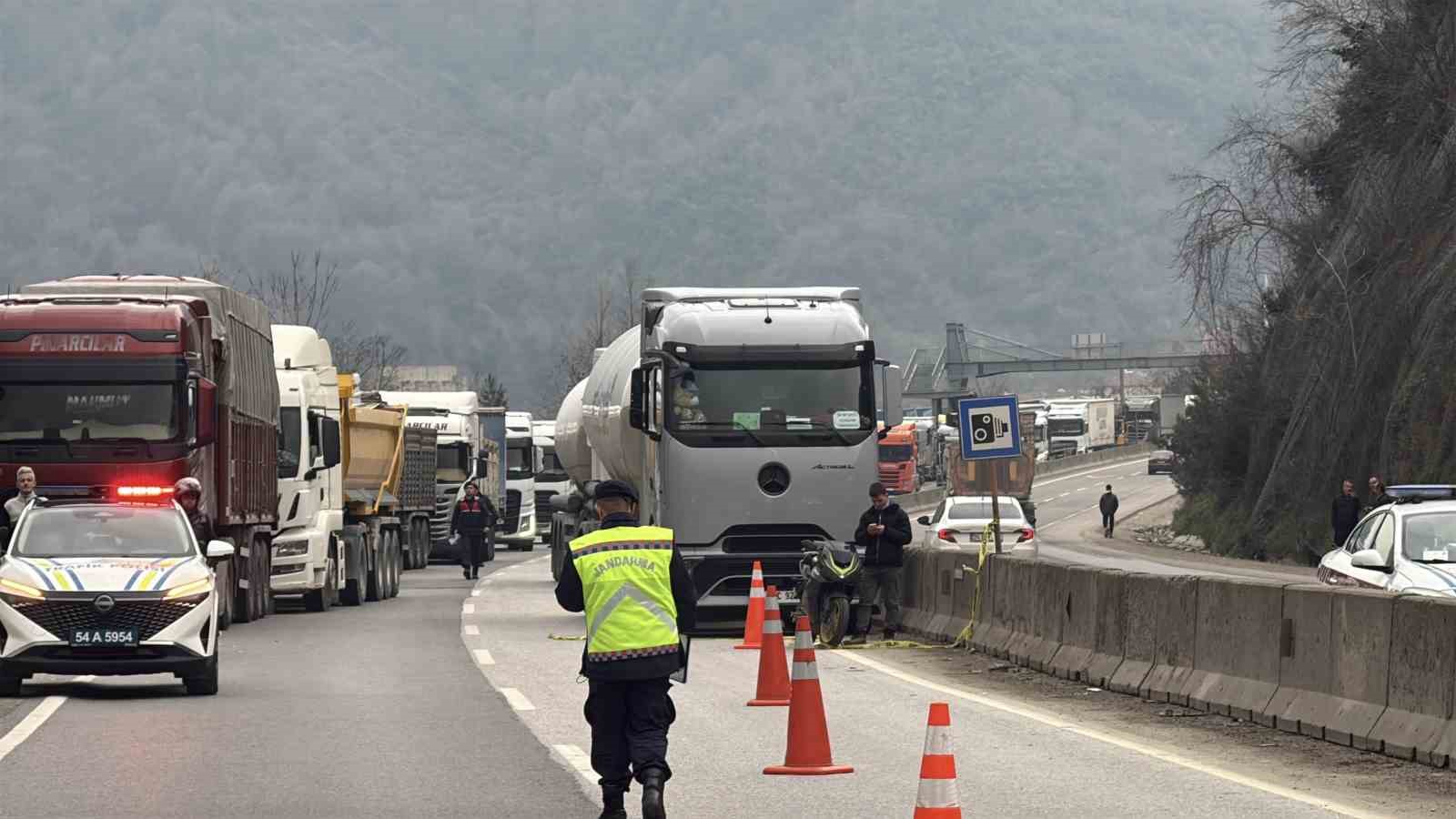 İki tır çarpıştı, D-650 savaş alanına döndü
