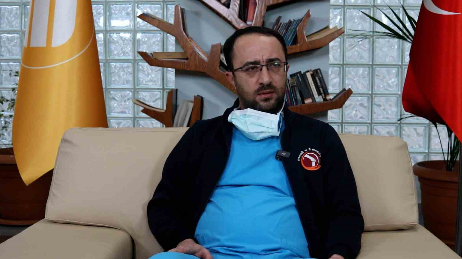 İkinci depreme ameliyatta yakalanıp, hekimlerin sedyeye sarılarak koruduğu Kenan Karadağ o anları anlattı
